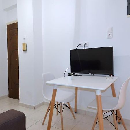 Minimal Apartment At The Foot Of The Odeon Of ... Athens Ngoại thất bức ảnh
